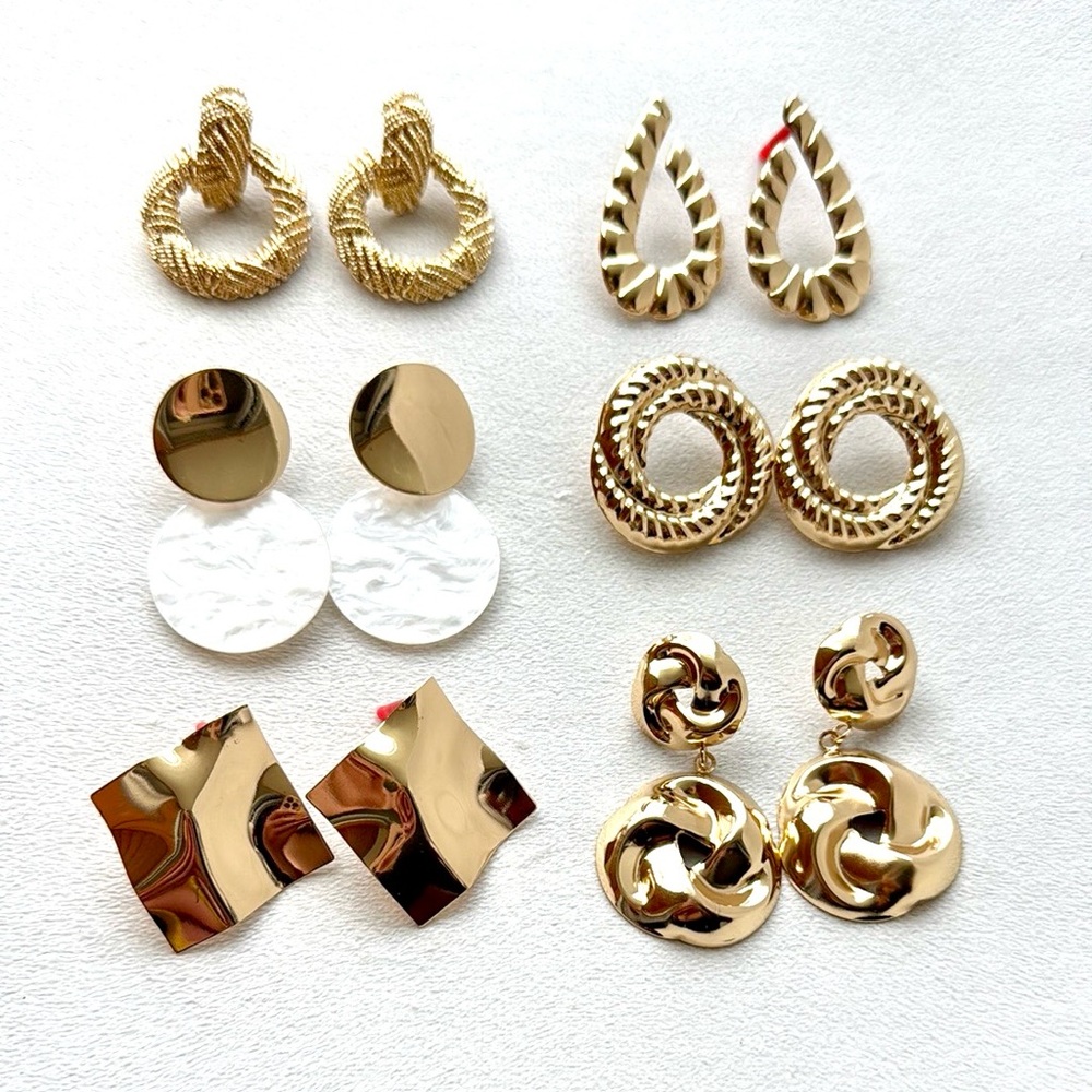 New Elegant Gold and White Earrings Set